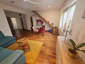 Mia casa es su Casa. Near the city center& Free Parking